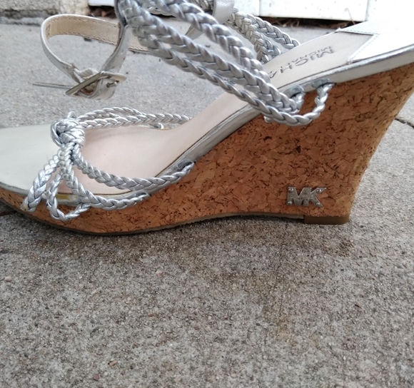 Michael kors heels - Picture 2 of 3